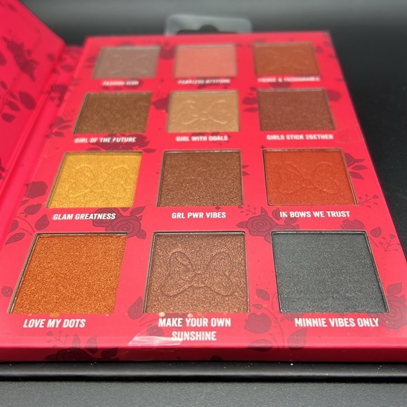 🦃 New Disney Minnie Mouse Black Eyeshadow Palette - Picture 2 of 5